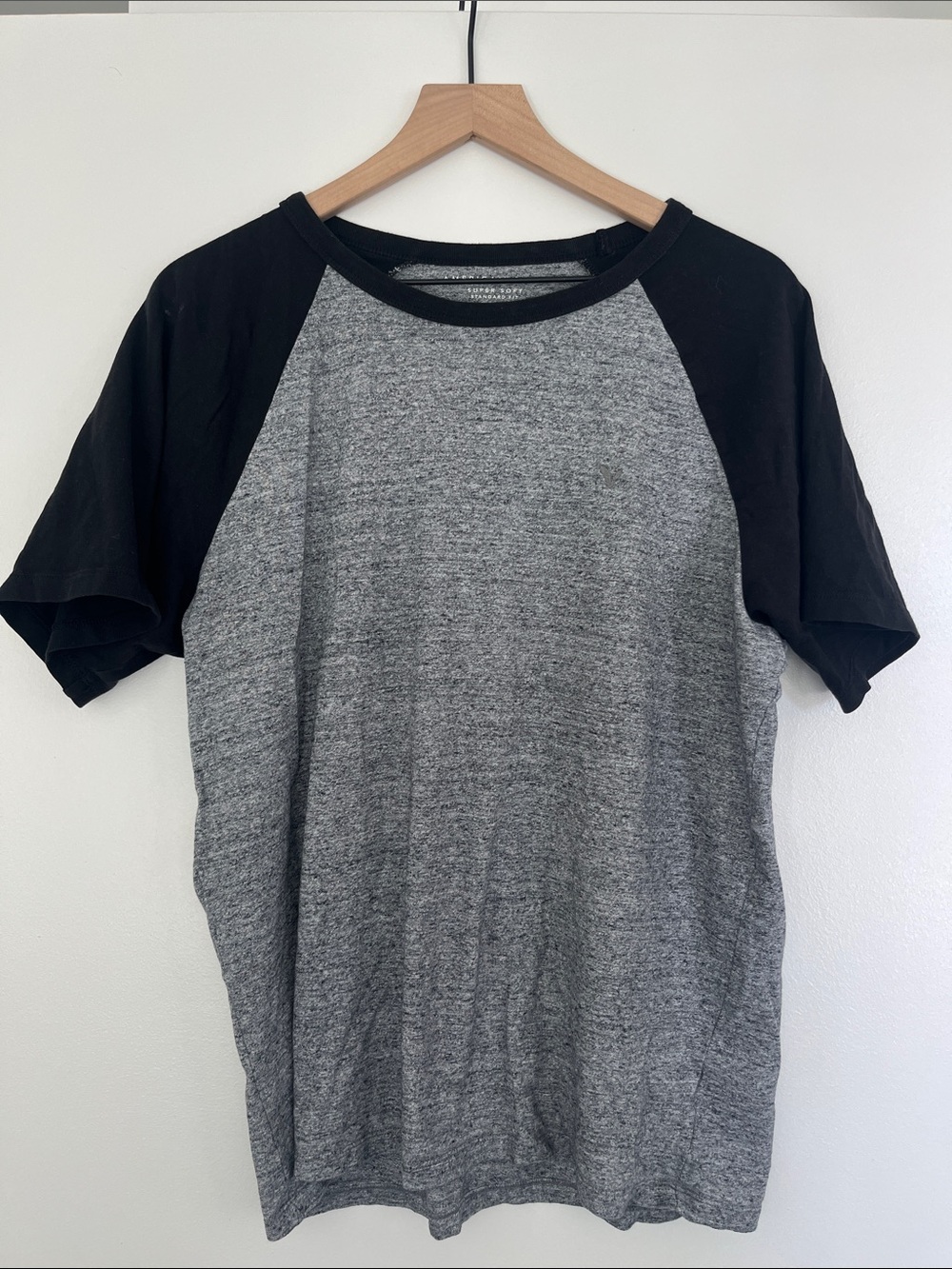American Eagle t shirt